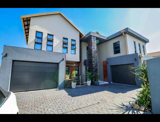 5 BEDROOM HOUSE FOR SALE IN COPPERLEAF ESTATE